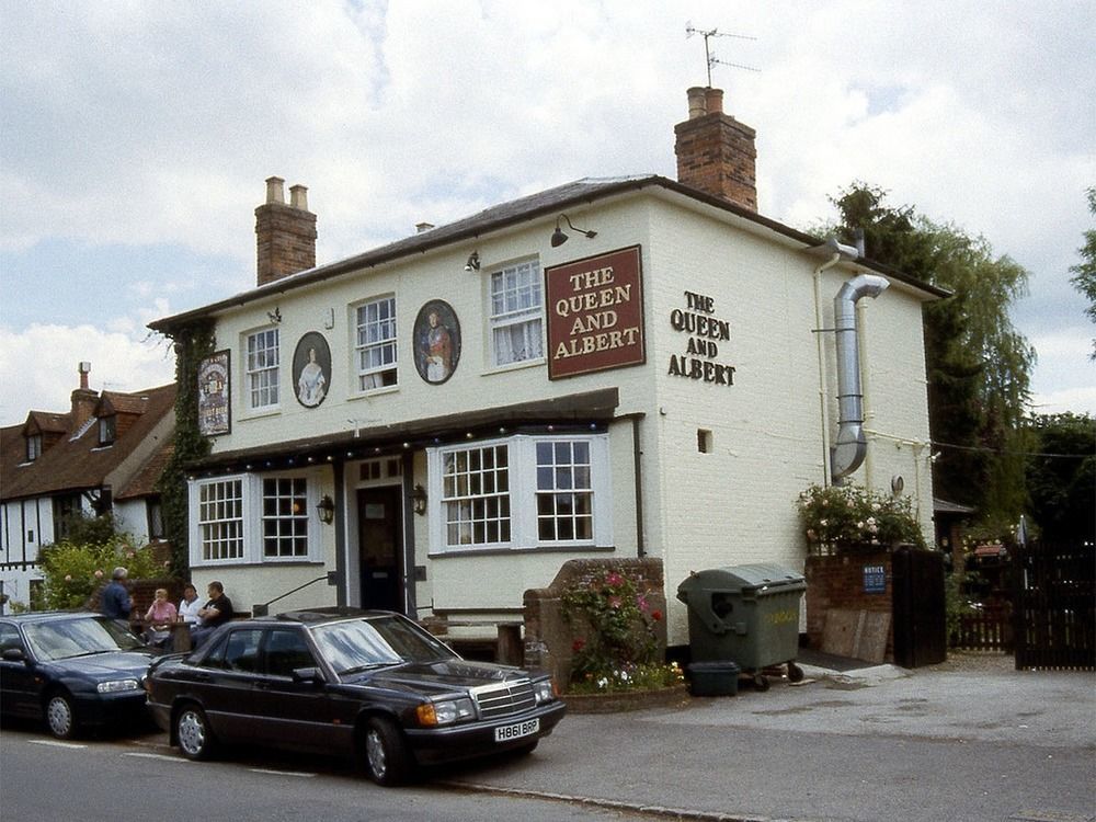 The Queen And Albert High Wycombe Exterior foto